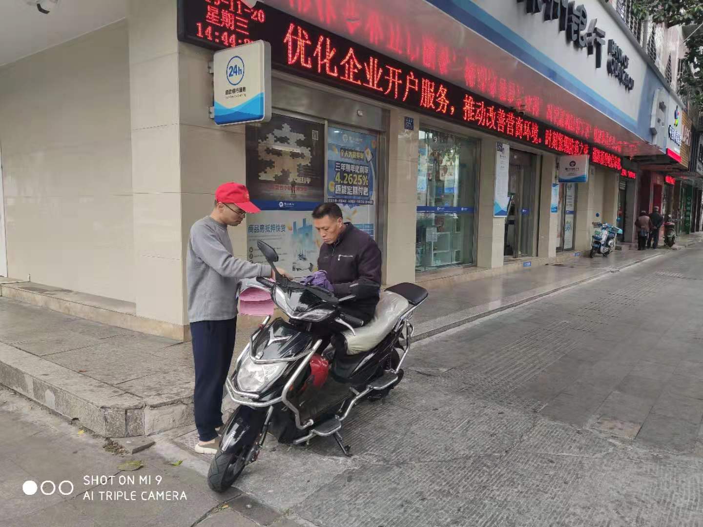 路边停车.jpg